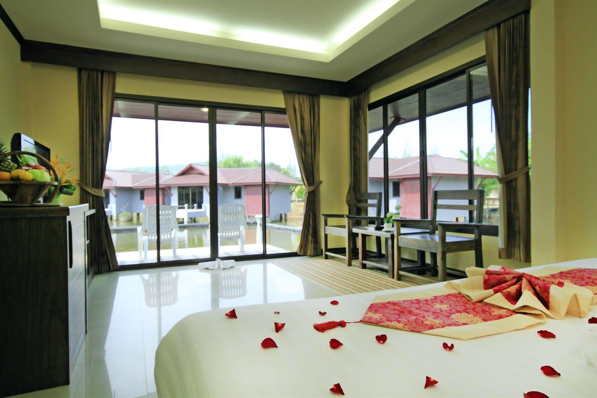 The Villa Laemhin Lagoon Resort Phuket Ngoại thất bức ảnh